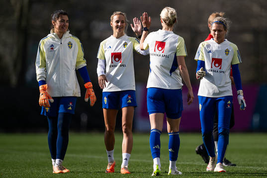 Goalkeeper Zecira Musovic, Nathalie Björn, Amanda Ilestedt