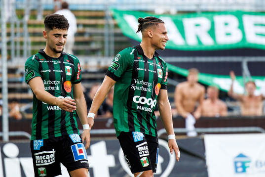 Varbergs Ismet Lushaku och Maxime Anne Marie Sainte jublar