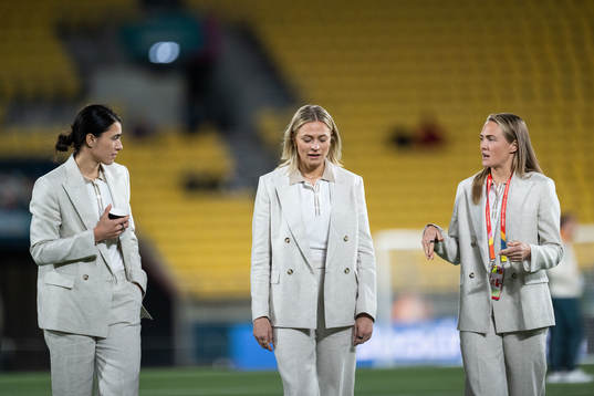 Goalkeeper Zecira Musovic, Fridolina Rolfö and Magdalena