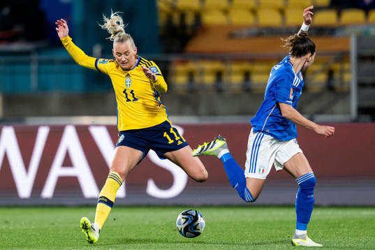 Stina Blackstenius of Sweden and Elena Linari of Italy