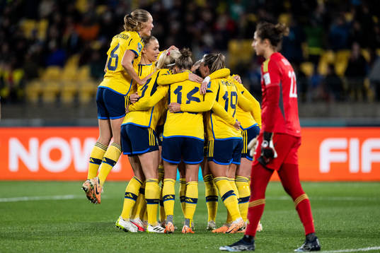 Stina Blackstenius of Sweden celebrate with team mates