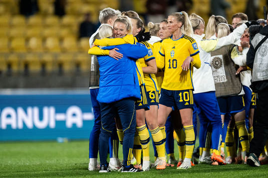 Rebecka Blomqvist, assistant coach Victoria Sandell and