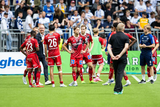 IFK Norrköpings Arnor Traustason deppar med lagkamrater
