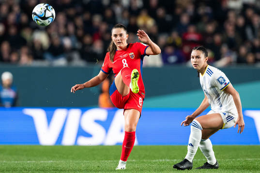 Vilde Bøe Risa of Norway and Sara Eggesvik of Philippines
