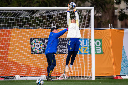 Goalkeeper coach Leif Troedsson and goalkeeper Zecira
