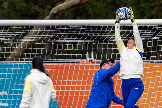 Goalkeeper coach Leif Troedsson and goalkeeper Tove Enblom