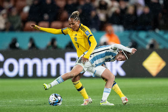 Madelen Janogy of Sweden and Mariana Larroquette of