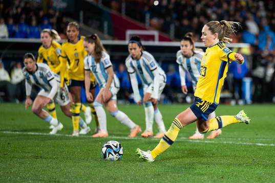 Elin Rubensson of Sweden scores 0-2