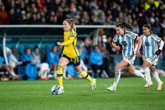 Elin Rubensson of Sweden and Sophia Braun of Argentina