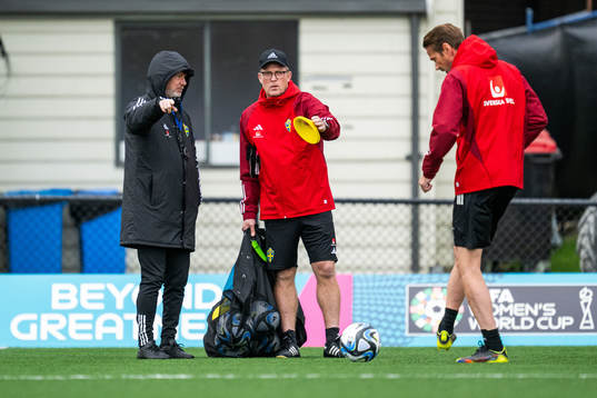 Head coach Peter Gerhardsson and goalkeeper coach Leif
