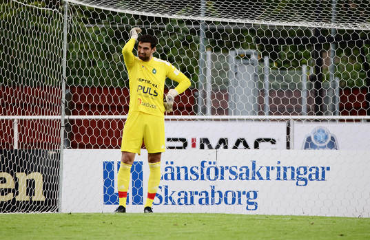 Skövde AIKs målvakt Mirza Kalijundzic deppar