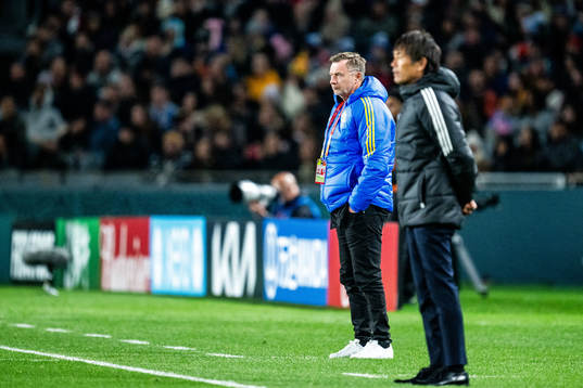 Head coach Peter Gerhardsson of Sweden and Head coach Ikeda