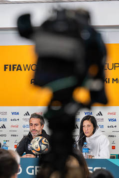 Head coach Jorge Vilda and Jennifer Hermoso of the Spanish