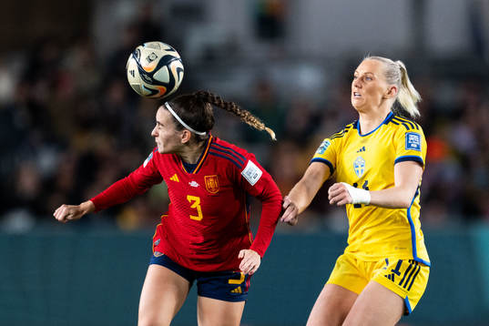 Teresa Abelleira of Spain and Stina Blackstenius of Sweden