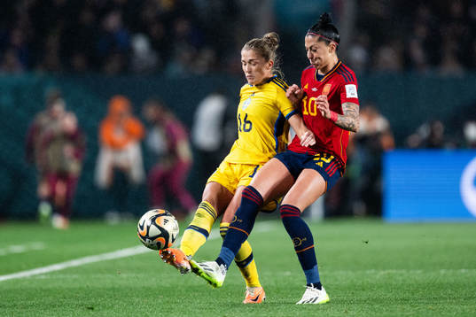 Filippa Angeldahl of Sweden and Jennifer Hermoso of Spain