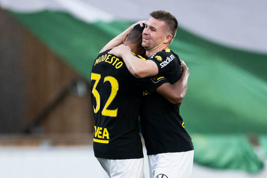 AIKs Rui Modesto jublar med Mads Døhr Thychosen