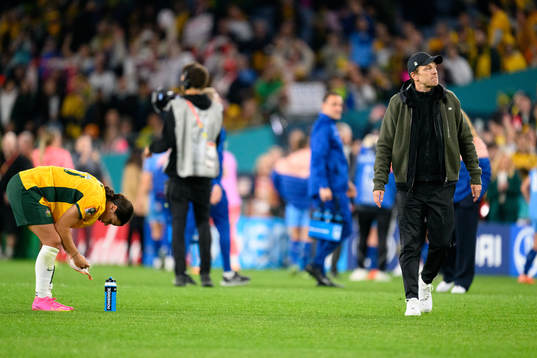 Sam Kerr and Head coach Tony Gustavsson look dejected