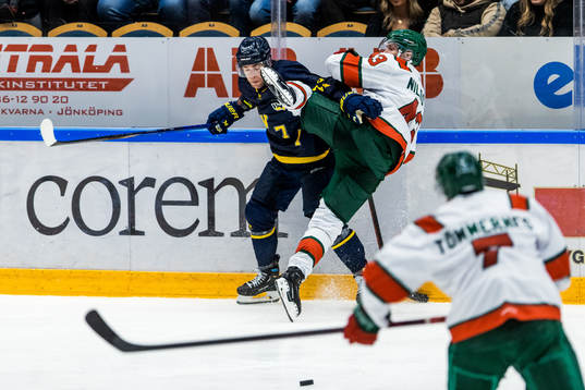 HV71s Radan Lenc och Frölundas Tom Nilsson