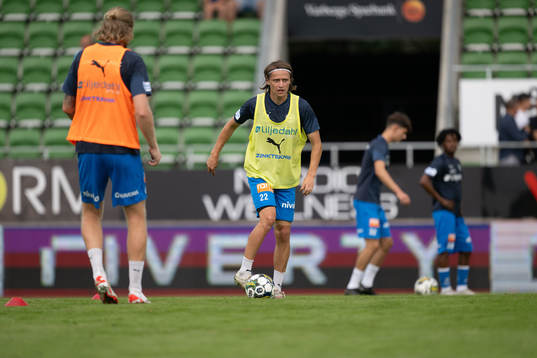 Värnamos Simon Thern innan fotbollsmatchen i Allsvenskan