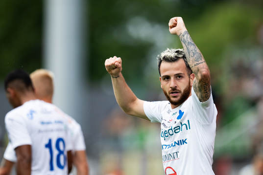 Värnamos Marco Bustos jublar