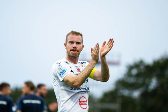 Värnamos Freddy Winsth tackar publiken
