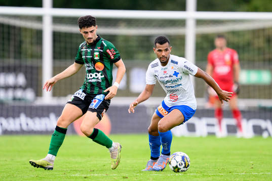 Varbergs Ismet Lushaku och Värnamos Wenderson Oliveira do