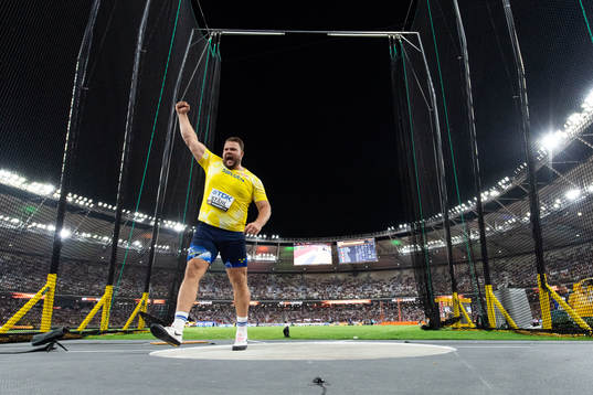 Daniel Ståhl of Sweden celebrates