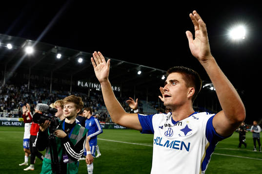 IFK Norrköpings Carl Björk jublar