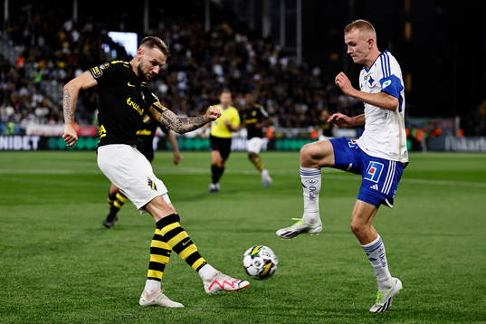 AIKs Alexander Milosevic och IFK Norrköpings Victor Stange