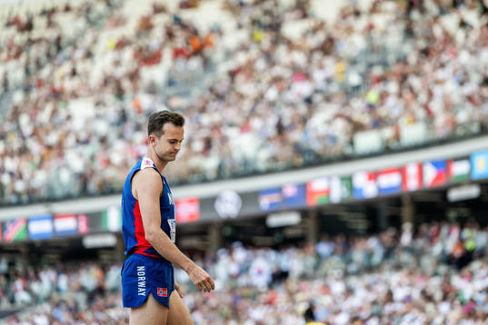 Ingar Bratseth-Kiplesund of Norway looks dejected when