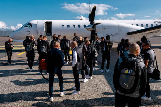 The Häcken team about to board the airplane
