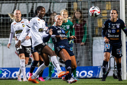 Häckens Aisha Masaka och Linköpings Cathinka Tandberg