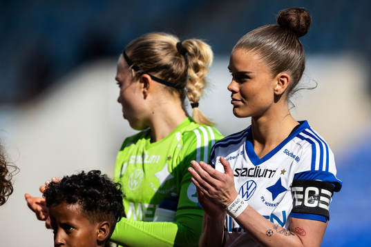 IFK Norrköpings My Cato bär vit tejp med texten