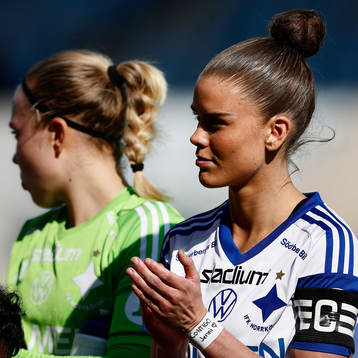 IFK Norrköpings My Cato bär vit tejp med texten