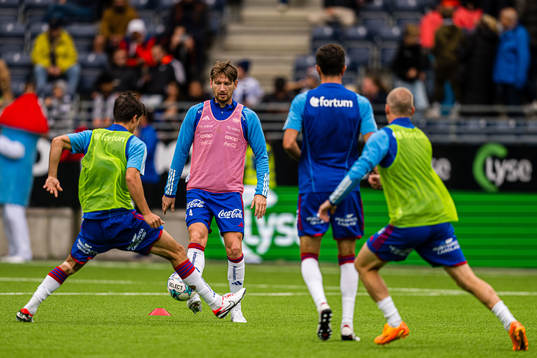 Stefan Strandberg of Vålerenga warms up