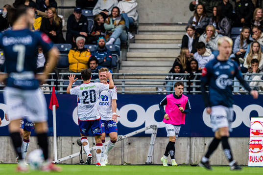 Christian Borchgrevink of Vålerenga celebrates