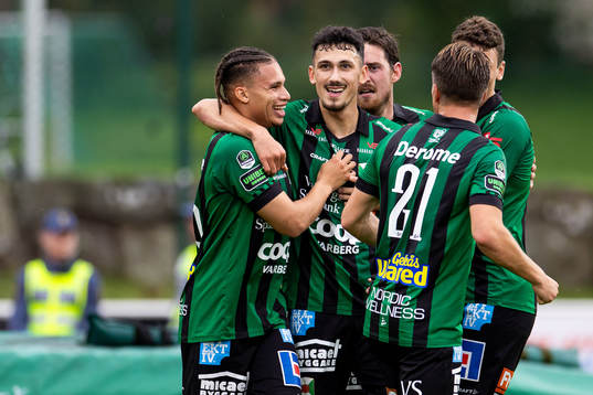Varbergs Dion Krasniqi jublar med laget