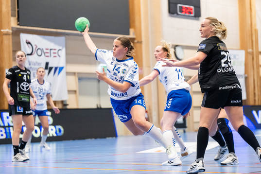 Aranäs Nova Hallén och Sävehofs Thea Blomst