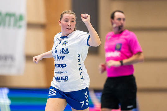 Aranäs Elin Åkesson jublar