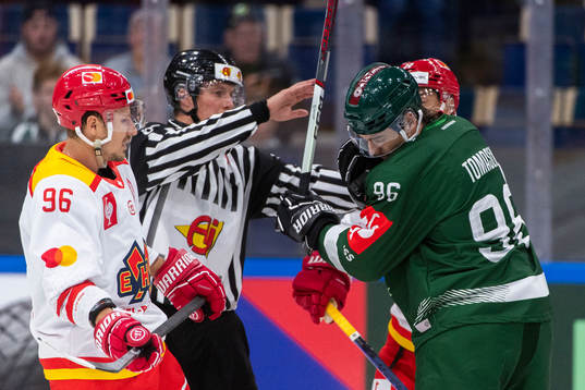 Damien Brunner of EHC Biel-Bienne and David Tomasek of