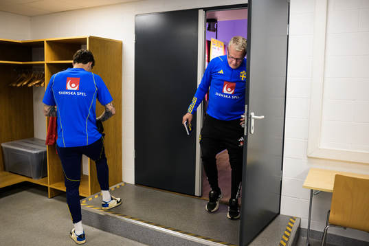 Victor Nilsson Lindelöf and head coach Janne Andersson of