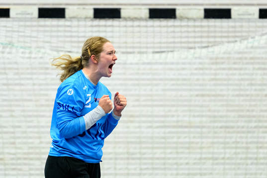 Hallbys målvakt Christina Lövgren Hallberg jublar