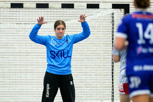 Hallbys målvakt Angjelina Simic