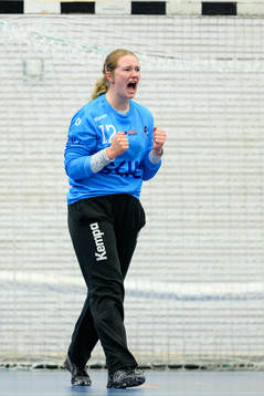 Hallbys målvakt Christina Lövgren Hallberg jublar