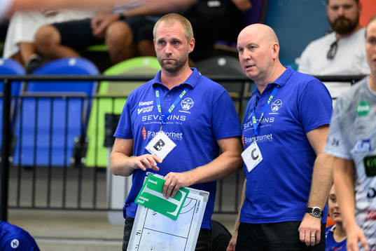 Hallbys tränare Joachim Löfstedt och Petter Isakson