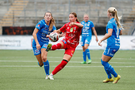 Kalmars Paulina Madeling och Örebros Elsa Pelgander