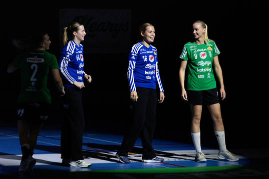 Kungälvs målvakt Hanna Eriksson, målvakt Agnes Åseskog