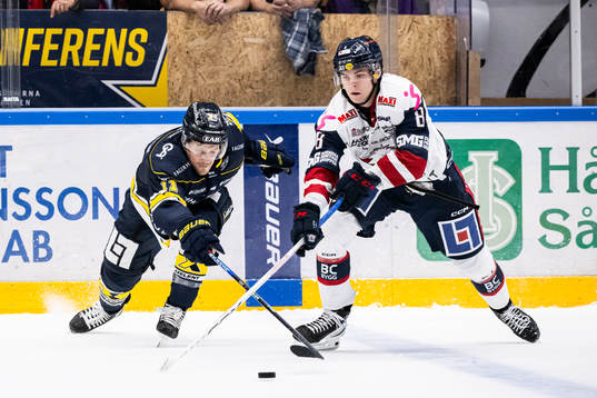 HV71s Simon Önerud och Linköpings Jonathan Myrenberg