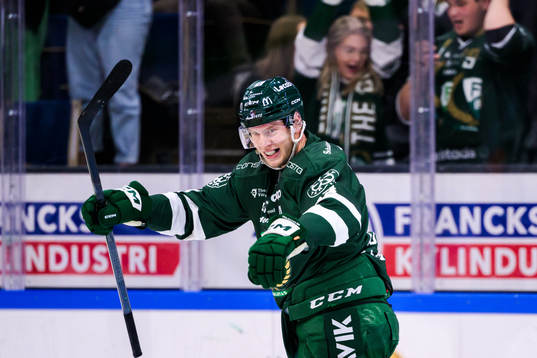 Färjestads Victor Ejdsell jublar