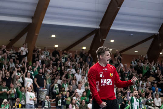 Hammarbys målvakt Mikael Mäkelä jublar
